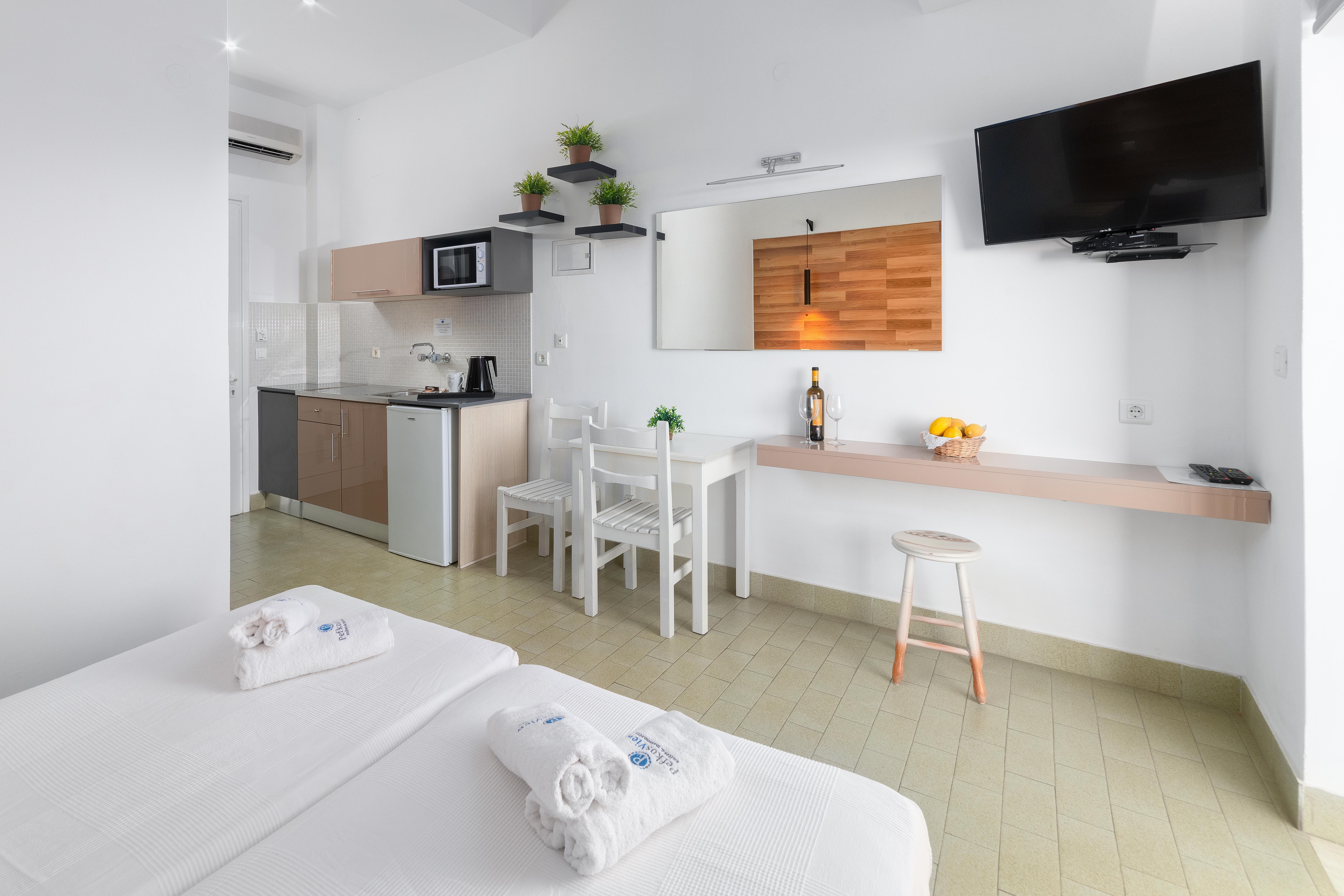 Pefkos View & Maisonette 3*